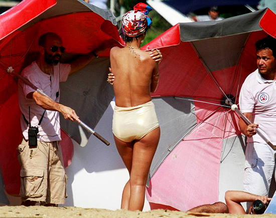 Rihanna-Topless-OAJ-Vogue-Brazil-1.3