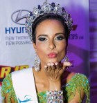 Kaci Miss Uni JA Kisses